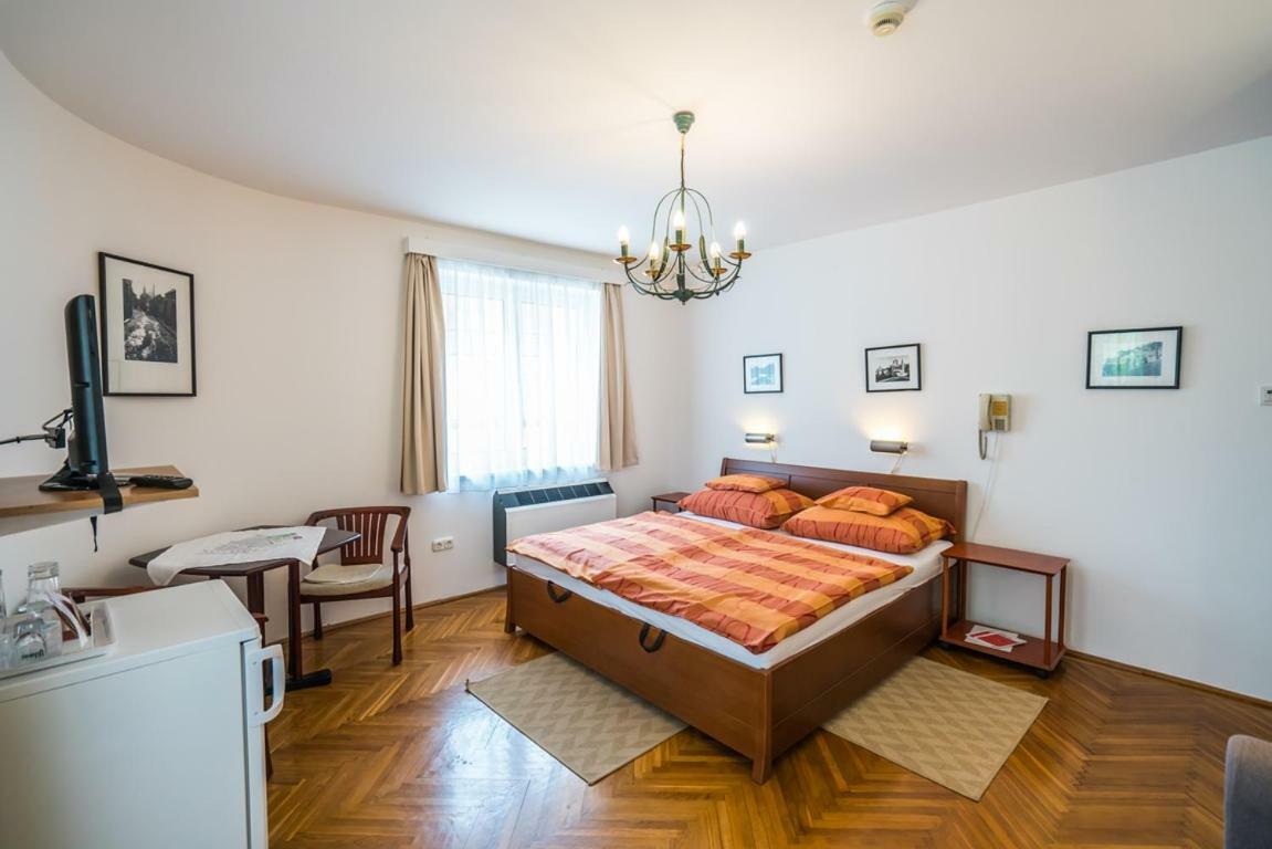 Szent Kristof Panzio Hotel Esztergom Ngoại thất bức ảnh