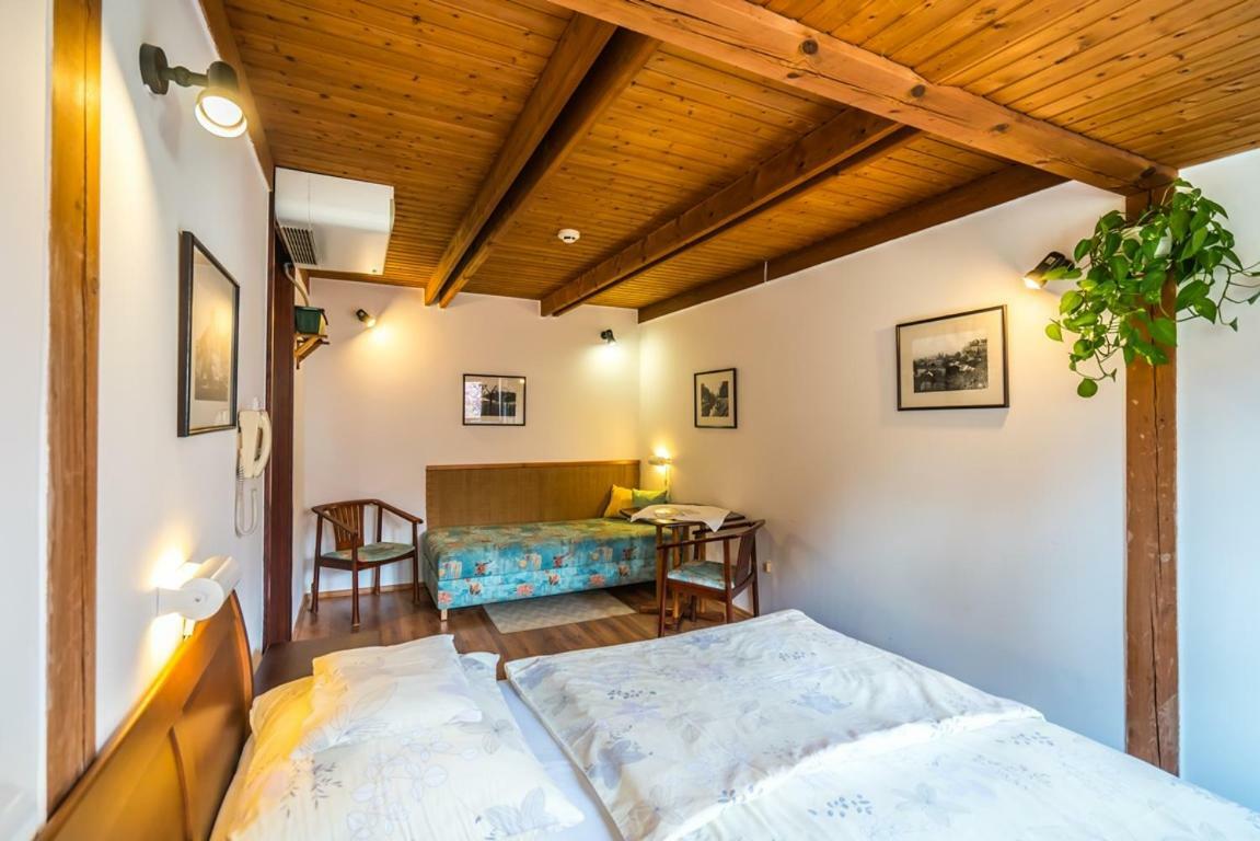 Szent Kristof Panzio Hotel Esztergom Ngoại thất bức ảnh